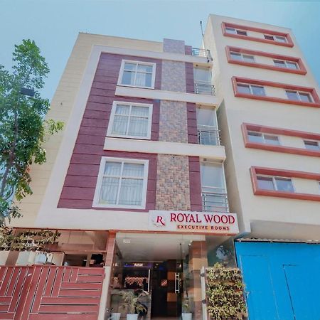 Oyo Flagship 80044 Royal Wood Deluxe Bangalore Luaran gambar