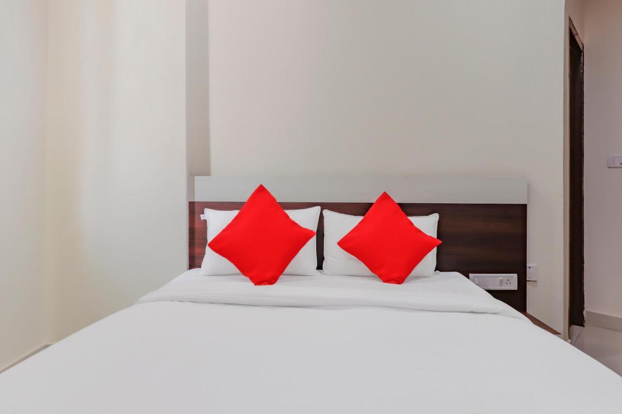 Oyo Flagship 80044 Royal Wood Deluxe Bangalore Luaran gambar
