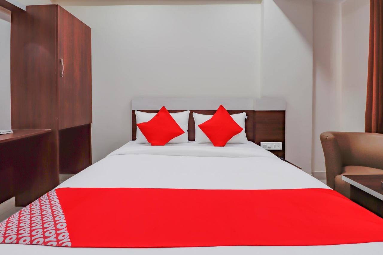 Oyo Flagship 80044 Royal Wood Deluxe Bangalore Luaran gambar