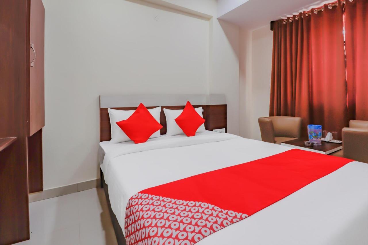 Oyo Flagship 80044 Royal Wood Deluxe Bangalore Luaran gambar