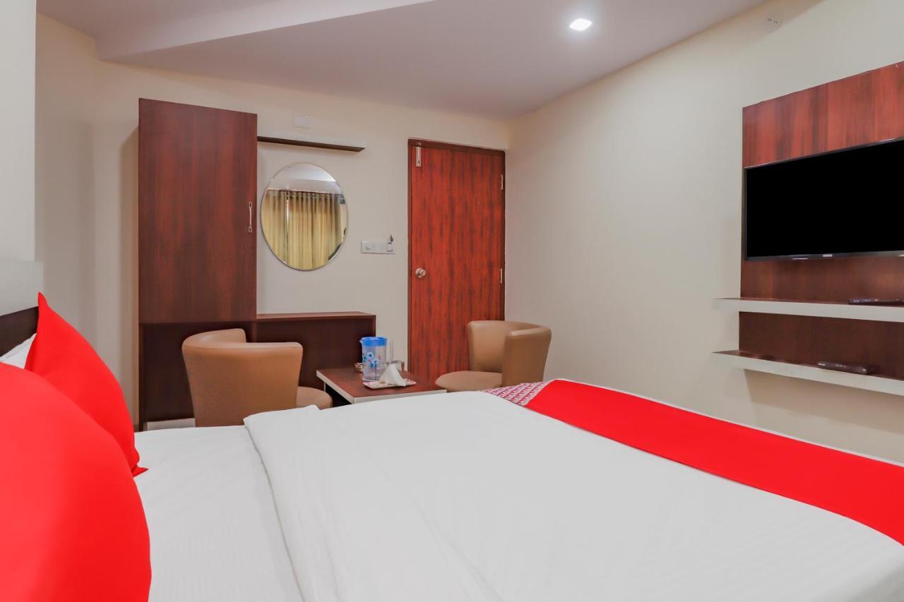 Oyo Flagship 80044 Royal Wood Deluxe Bangalore Luaran gambar