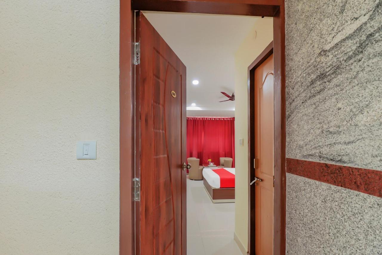 Oyo Flagship 80044 Royal Wood Deluxe Bangalore Luaran gambar