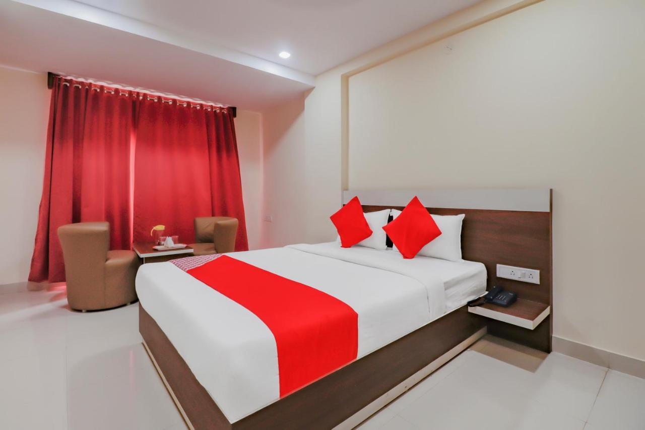 Oyo Flagship 80044 Royal Wood Deluxe Bangalore Luaran gambar