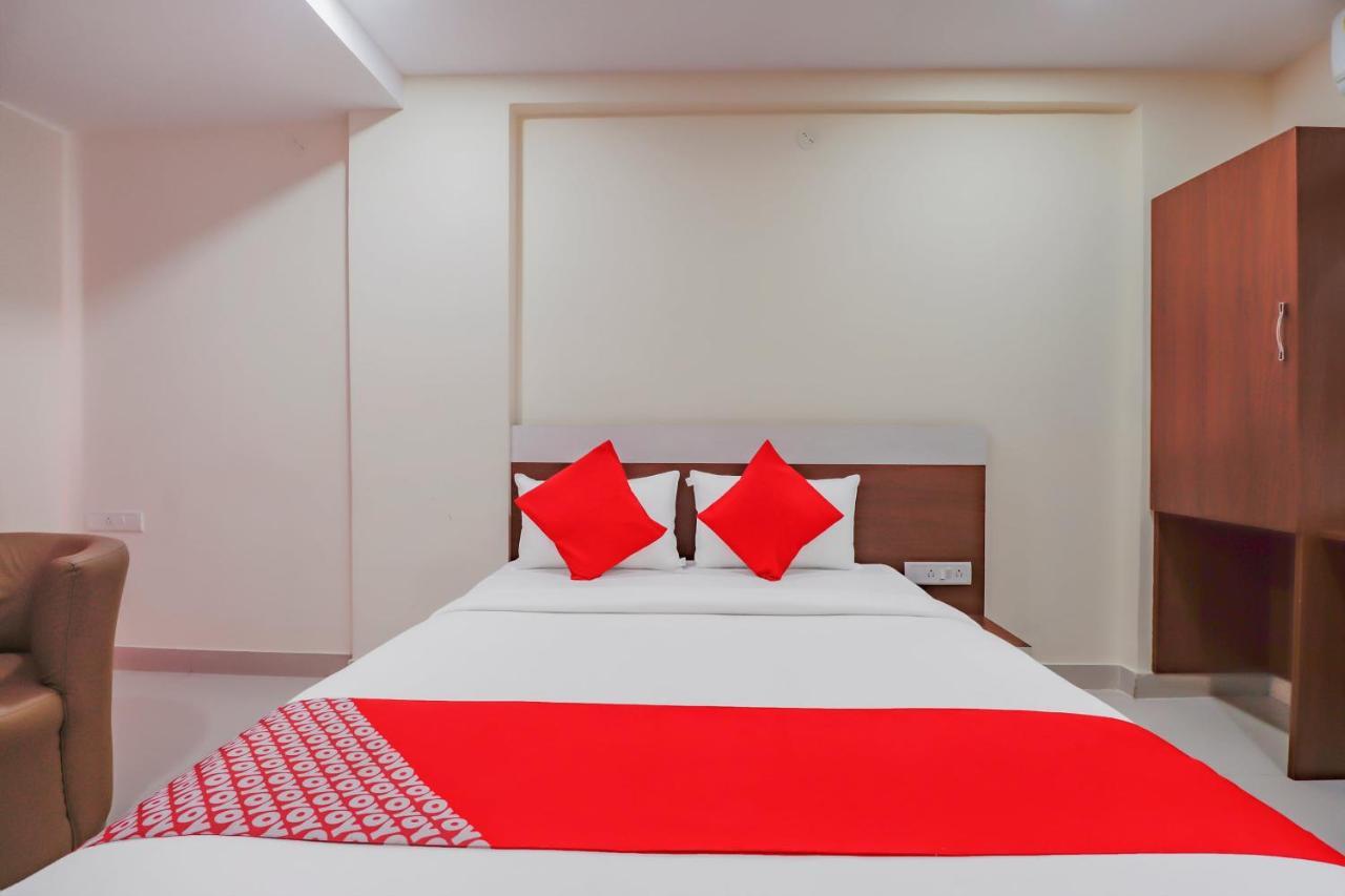 Oyo Flagship 80044 Royal Wood Deluxe Bangalore Luaran gambar