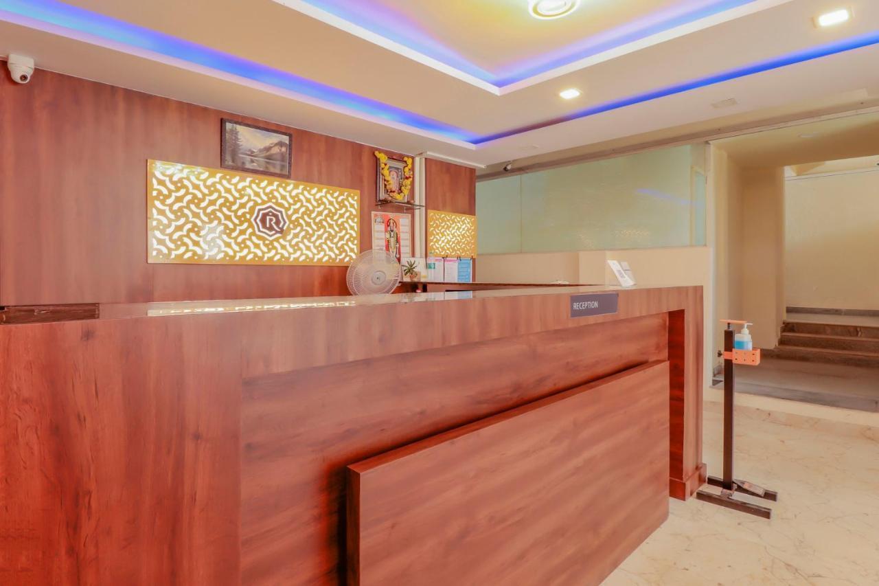 Oyo Flagship 80044 Royal Wood Deluxe Bangalore Luaran gambar