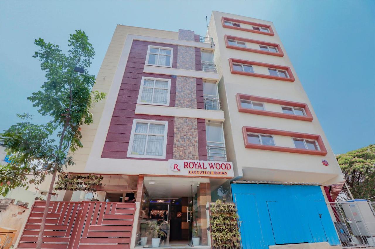 Oyo Flagship 80044 Royal Wood Deluxe Bangalore Luaran gambar