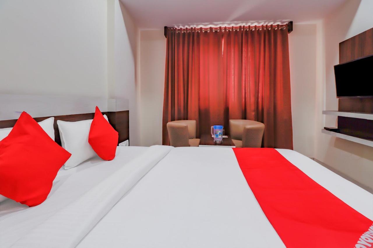 Oyo Flagship 80044 Royal Wood Deluxe Bangalore Luaran gambar
