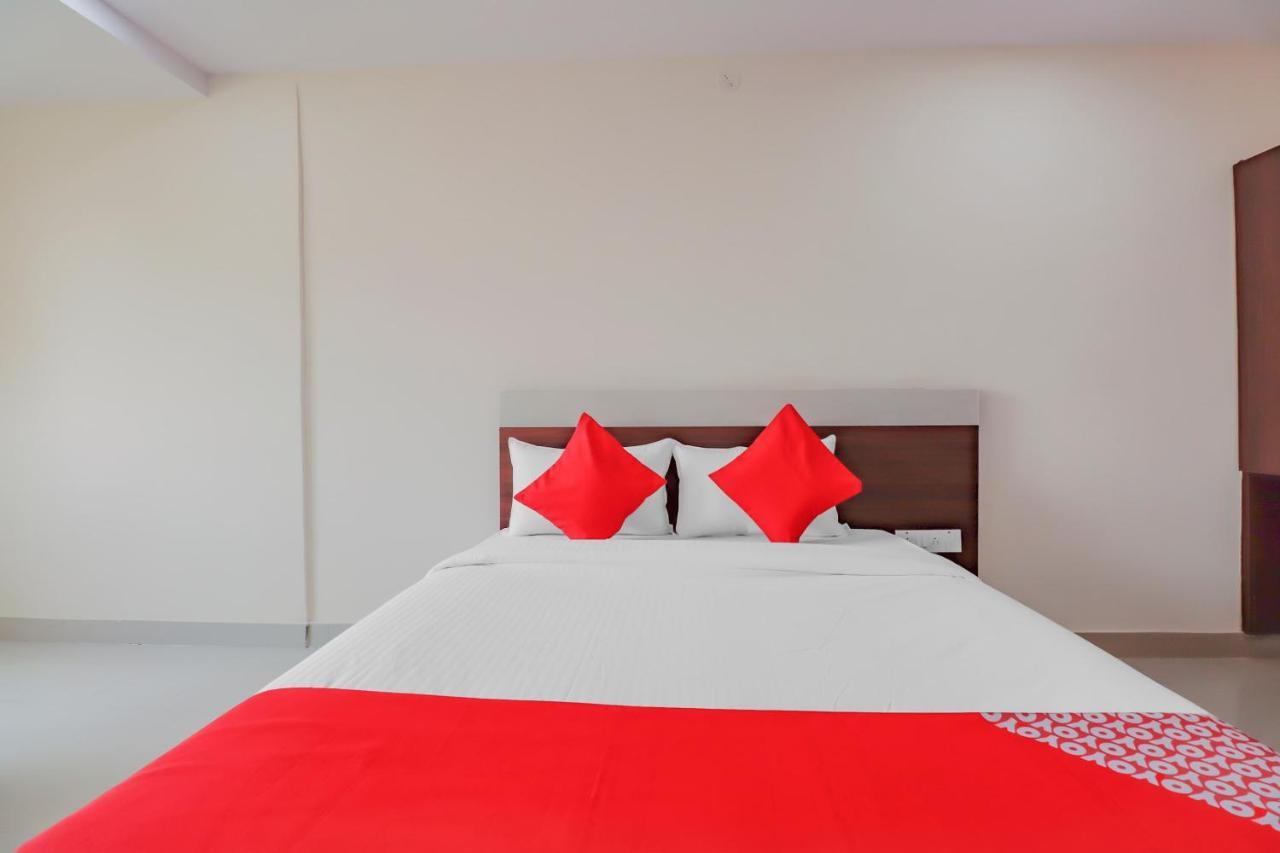 Oyo Flagship 80044 Royal Wood Deluxe Bangalore Luaran gambar
