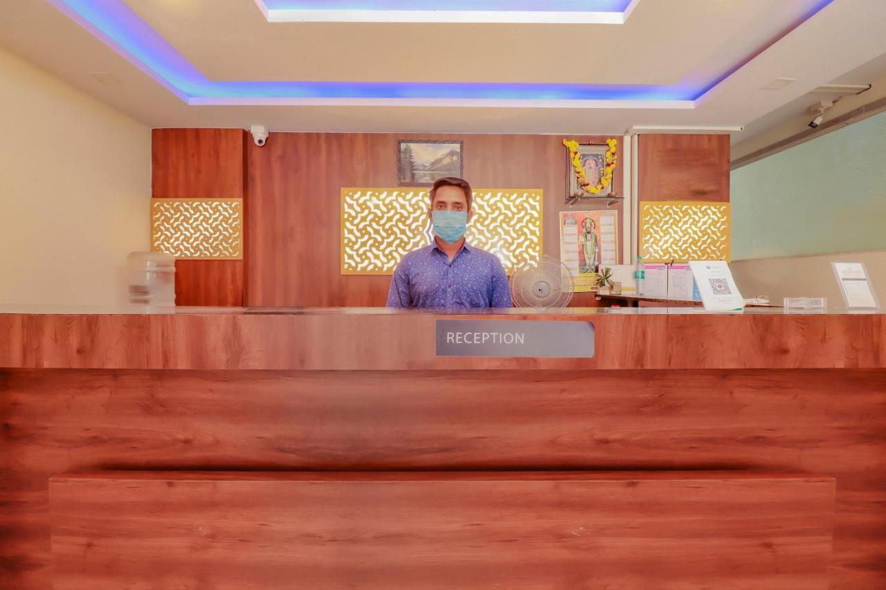 Oyo Flagship 80044 Royal Wood Deluxe Bangalore Luaran gambar