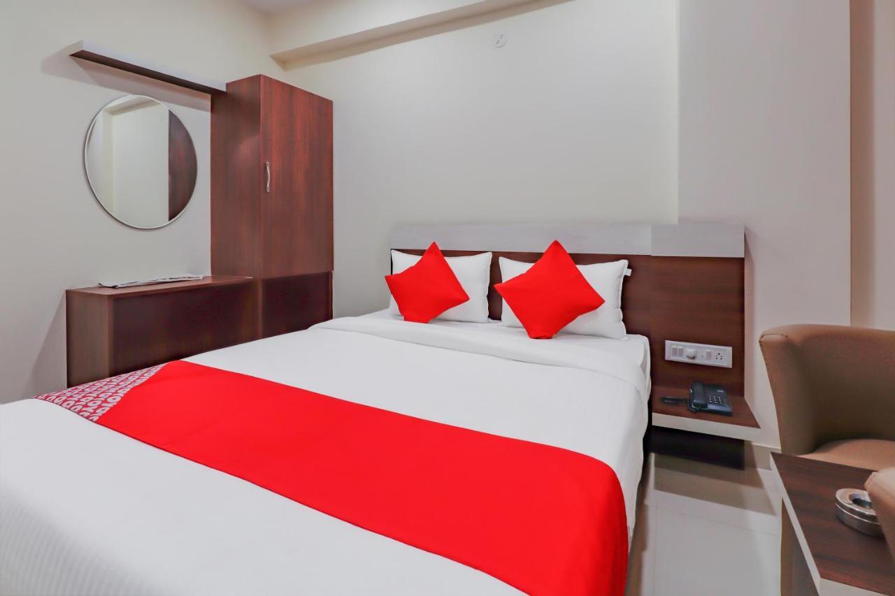 Oyo Flagship 80044 Royal Wood Deluxe Bangalore Luaran gambar