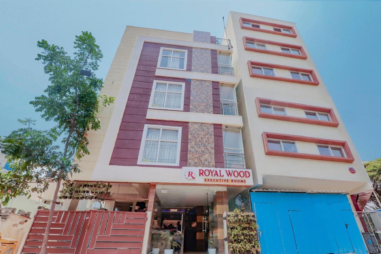 Oyo Flagship 80044 Royal Wood Deluxe Bangalore Luaran gambar