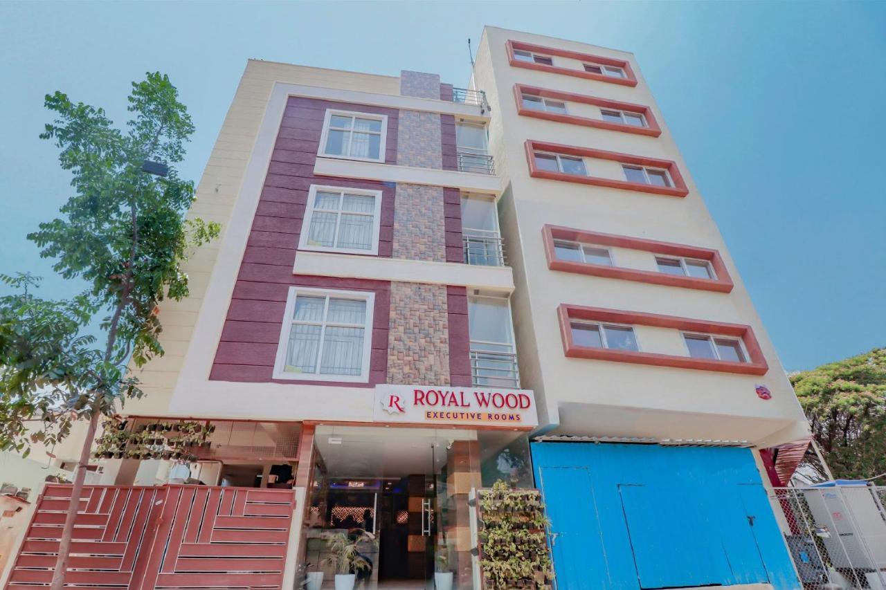 Oyo Flagship 80044 Royal Wood Deluxe Bangalore Luaran gambar