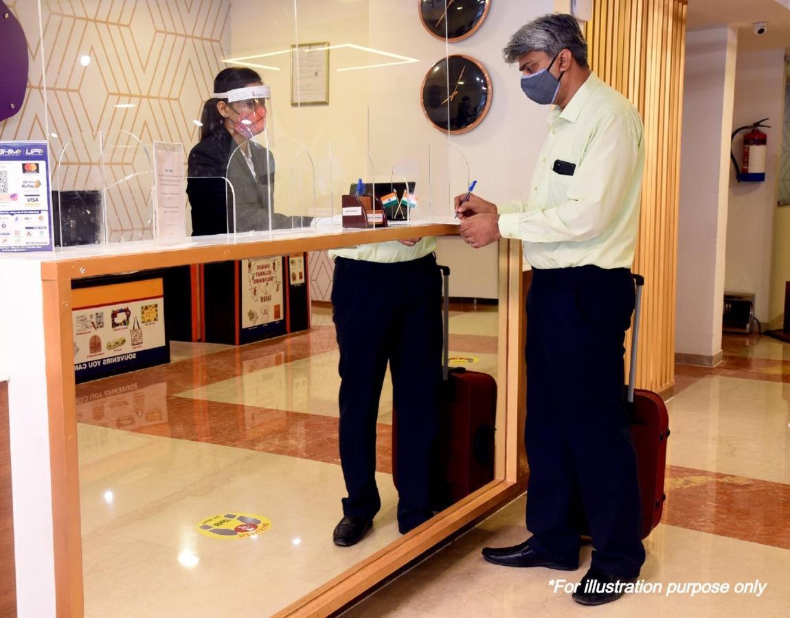 Oyo Flagship 80044 Royal Wood Deluxe Bangalore Luaran gambar